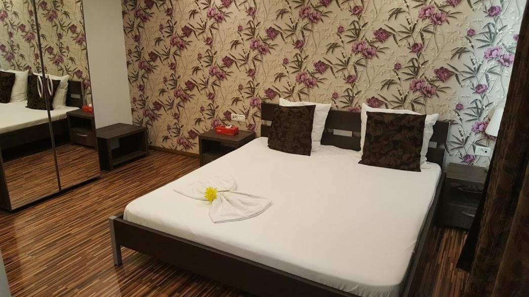Hotel Viva โปลเยชต์ ภายนอก รูปภาพ